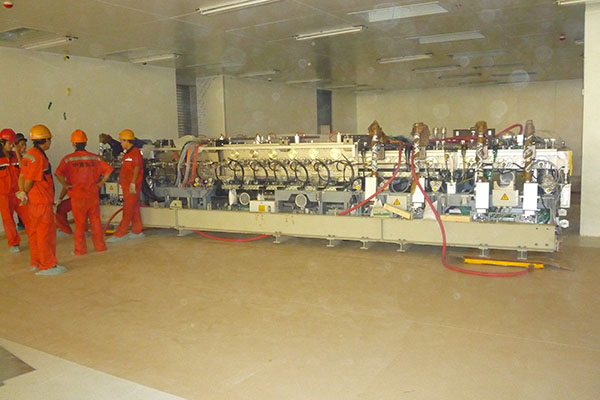 光伏設(shè)備搬運現(xiàn)場 光伏設(shè)備搬運現(xiàn)場